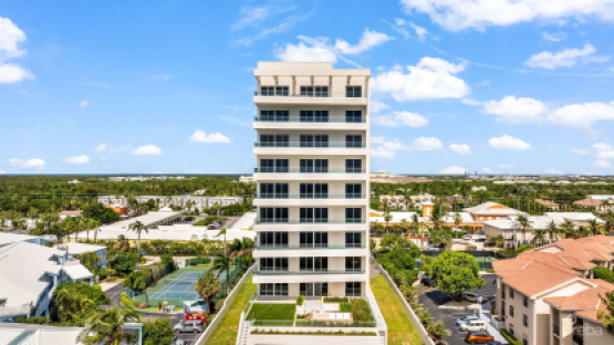 Aqua - Beachfront Residence #5, Seven Mile Beach