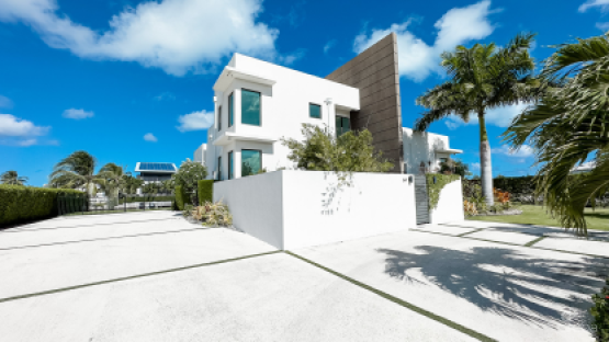 Exquisite Modern Family Home, Crystal Harbour