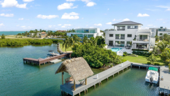 60 Lalique Pointe Peninsula Quay Crystal Harbour Home