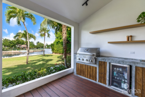 Canalfront 4 Bed | 4.5 Bath - Newly Renovated Governors Harbour Home