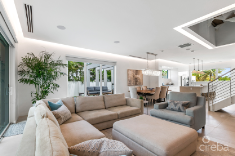 Solara 117, Crystal Harbour End Unit