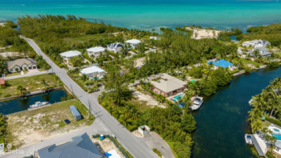 Super Canal Front Lot On Peaceful Close