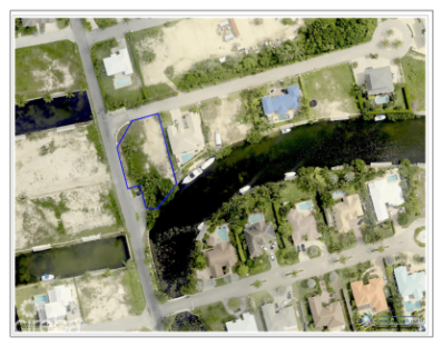 Super Canal Front Lot On Peaceful Close