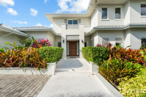 Executive Custom Built Family Home - The Avenue