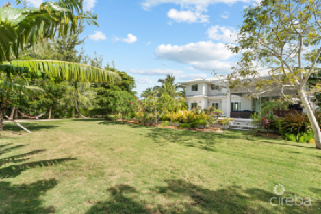 Executive Custom Built Family Home - The Avenue