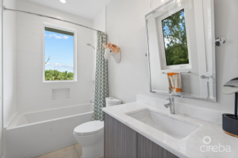 Executive Custom Built Family Home - The Avenue