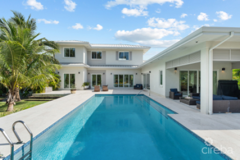 Executive Custom Built Family Home - The Avenue