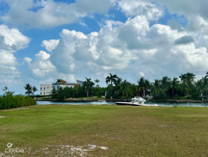 Harbour Reach Canal Front