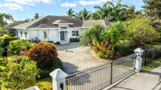 Fully Renovated Lovedale Family Home In Savannah