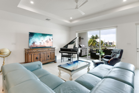 Periwinkle Canal-Front 4 Bed With Dock