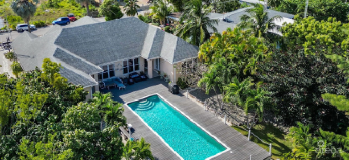 4,465 Sf Canal Front Duplex With Pool  -  188 Abbey Way