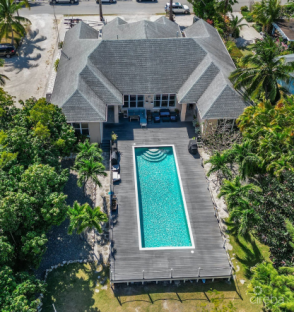 4,465 Sf Canal Front Duplex With Pool  -  188 Abbey Way