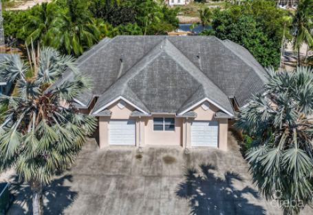 4,465 Sf Canal Front Duplex With Pool  -  188 Abbey Way