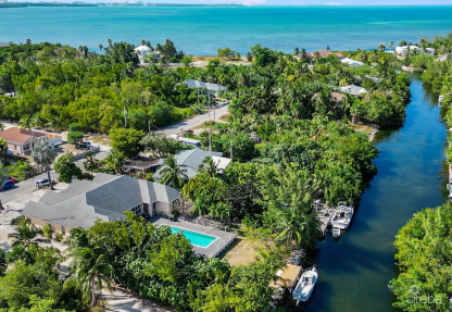 4,465 Sf Canal Front Duplex With Pool  -  188 Abbey Way