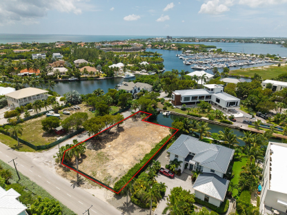 RARE CORNER WATERFRONT PARCEL IN THE YACHT CLUB