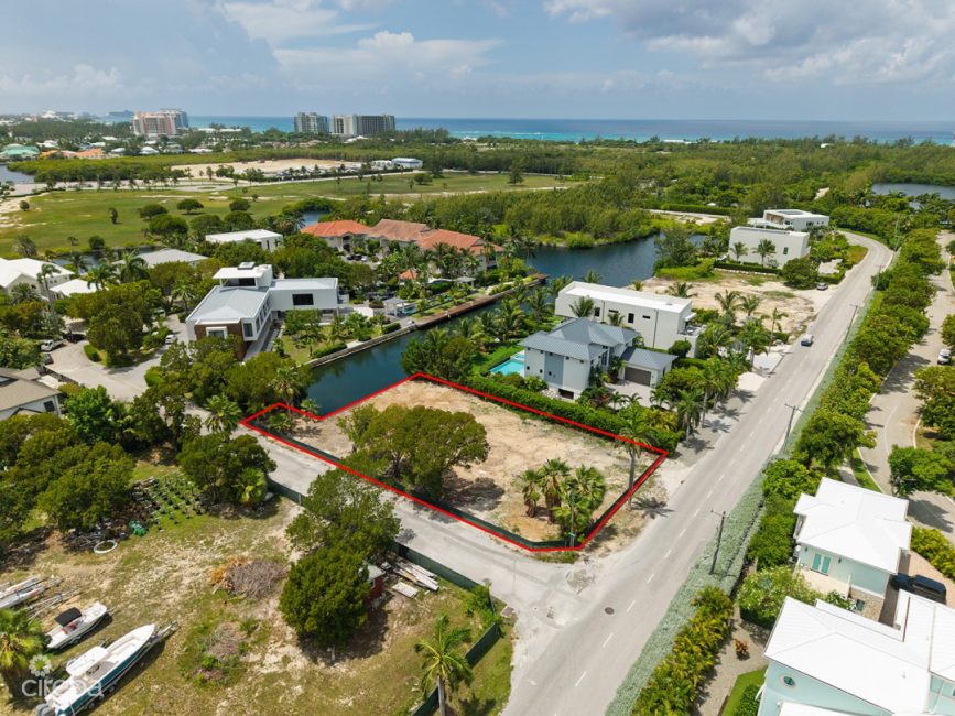 RARE CORNER WATERFRONT PARCEL IN THE YACHT CLUB