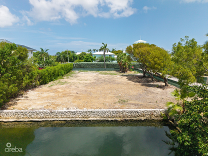 RARE CORNER WATERFRONT PARCEL IN THE YACHT CLUB